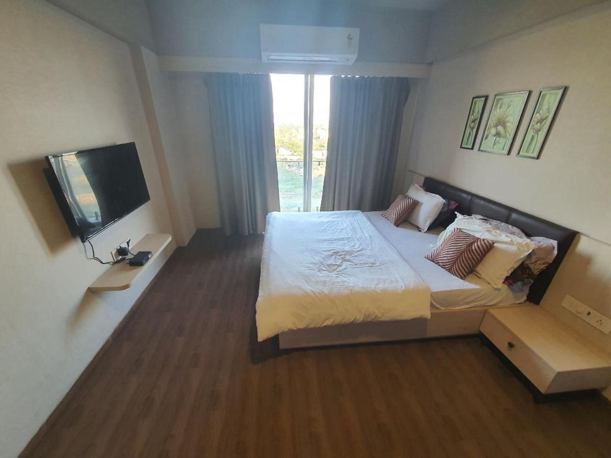 Weekend Address Managed By P.C Homes Surat Dış mekan fotoğraf