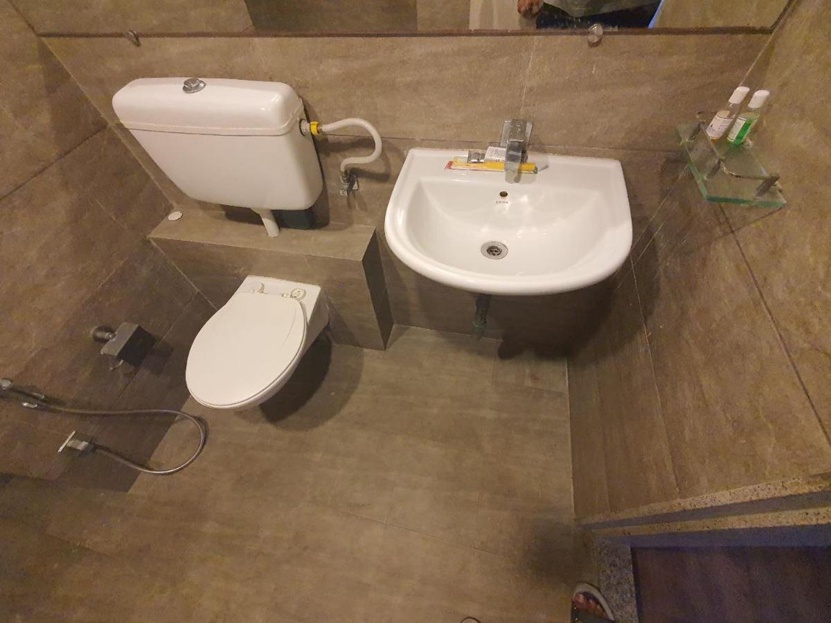 Weekend Address Managed By P.C Homes Surat Dış mekan fotoğraf
